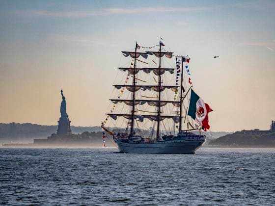 October 4, 2025, New York, New York, USA: The Mexican tall ship ARM Cuauhtemoc makes its way down the Hudson River past the Statue of Liberty.after undergoing repairs at a NYC shipyard and spending time at Pier 86. The training ship collided with the Brooklyn Bridge.and sadly two cadets on board were killed in May 2025. The ship and its crew are on their way back to Mexico. New York USA - ZUMAh156 20251004_znp_h156_001 Copyright: xMiloxHessx
