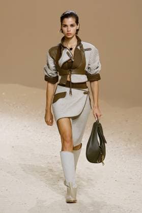 (251005) -- PARIS , Oct. 5, 2025 -- A model presents creations from the ready-to-wear Spring Summer 2026 collections by Hermes during the Paris Fashion Week, in Paris, France, on Oct. 4, 2025. ( Handout via Xinhua) FRANCE-PARIS-FASHION WEEK-HERMES MeetEurope 