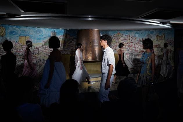 October 4, 2025, Lisbon, Portugal: A model walks the runway during Behen fashion show at ModaLisboa Base, Lisbon Fashion Week in Lisboa. Lisbon Portugal - ZUMAs197 20251004_aaa_s197_538 Copyright: xBrunoxdexCarvalhox