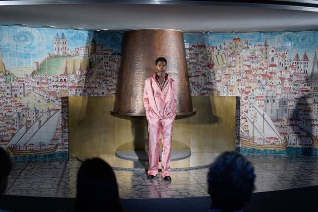 October 4, 2025, Lisbon, Portugal: A model walks the runway during Behen fashion show at ModaLisboa Base, Lisbon Fashion Week in Lisboa. Lisbon Portugal - ZUMAs197 20251004_aaa_s197_539 Copyright: xBrunoxdexCarvalhox