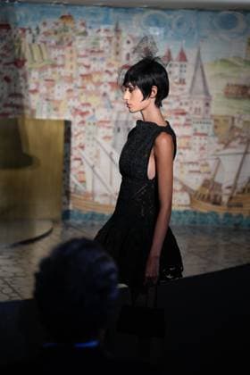 Lisbon Fashion Week in Lisboa, Portugal - 04 Oct 2025 A model walks the runway during Behen fashion show at ModaLisboa Base, Lisbon Fashion Week in Lisboa. Lisbon Portugal Copyright: xBrunoxdexCarvalhox xSOPAxImagesx brunodecarvalho_modalisboabase-1840