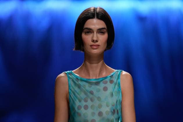October 4, 2025, Lisbon, Portugal: A model walks the runway during Goncalo Peixoto fashion show at ModaLisboa Base, Lisbon Fashion Week in Lisboa. Lisbon Portugal - ZUMAs197 20251004_aaa_s197_549 Copyright: xBrunoxdexCarvalhox