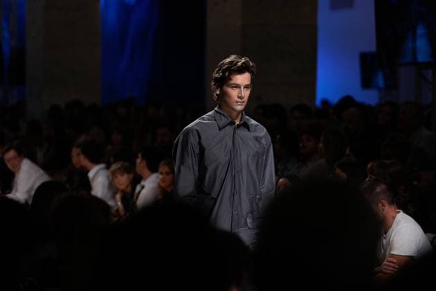 October 4, 2025, Lisbon, Portugal: A model walks the runway during Kolovrat fashion show at ModaLisboa Base, Lisbon Fashion Week in Lisboa. Lisbon Portugal - ZUMAs197 20251004_aaa_s197_554 Copyright: xBrunoxdexCarvalhox