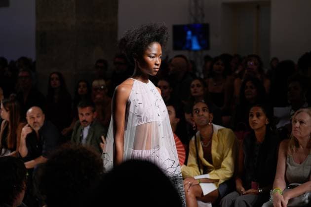 October 4, 2025, Lisbon, Portugal: A model walks the runway during Kolovrat fashion show at ModaLisboa Base, Lisbon Fashion Week in Lisboa. Lisbon Portugal - ZUMAs197 20251004_aaa_s197_571 Copyright: xBrunoxdexCarvalhox