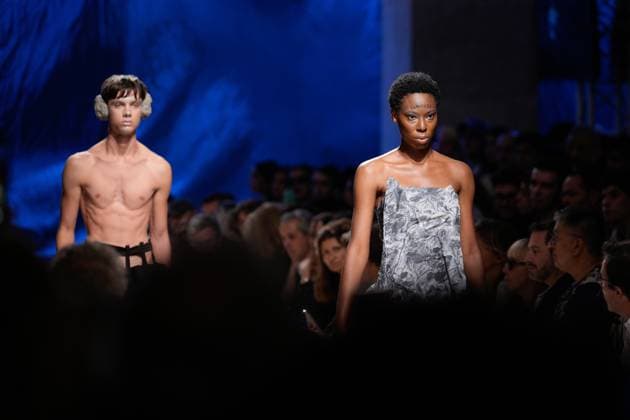 October 4, 2025, Lisbon, Portugal: A model walks the runway during Kolovrat fashion show at ModaLisboa Base, Lisbon Fashion Week in Lisboa. Lisbon Portugal - ZUMAs197 20251004_aaa_s197_572 Copyright: xBrunoxdexCarvalhox