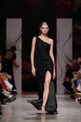 October 4, 2025, Lisbon, Portugal: A model walks the runway during Carlos Gil fashion show at ModaLisboa Base, Lisbon Fashion Week in Lisboa. Lisbon Portugal - ZUMAs197 20251004_aaa_s197_582 Copyright: xBrunoxdexCarvalhox