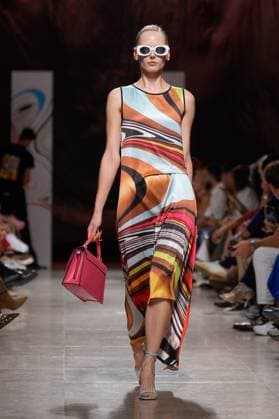 October 4, 2025, Lisbon, Portugal: A model walks the runway during Carlos Gil fashion show at ModaLisboa Base, Lisbon Fashion Week in Lisboa. Lisbon Portugal - ZUMAs197 20251004_aaa_s197_590 Copyright: xBrunoxdexCarvalhox