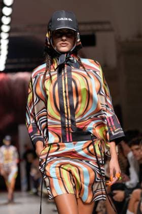 October 4, 2025, Lisbon, Portugal: A model walks the runway during Carlos Gil fashion show at ModaLisboa Base, Lisbon Fashion Week in Lisboa. Lisbon Portugal - ZUMAs197 20251004_aaa_s197_604 Copyright: xBrunoxdexCarvalhox