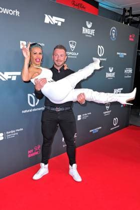 The Ultimate Hype . Ginger Costello-Wollersheim und Lukas anläßlich des Kampfsport-Events The Ultimate Hype am 04.10.2025 in der Rudolf-Weber-Arena Oberhausen. 20251004MWI088766