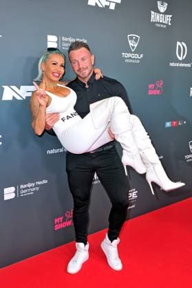 The Ultimate Hype . Ginger Costello-Wollersheim und Lukas anläßlich des Kampfsport-Events The Ultimate Hype am 04.10.2025 in der Rudolf-Weber-Arena Oberhausen. 20251004MWI088777