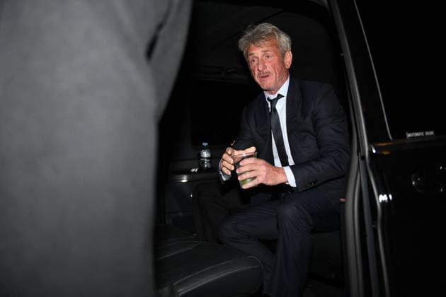 PFW - Sean Penn Leaves Sienna Restaurant Sean Penn and his girlfriend Valeria Nicov leave The Sienna restaurant in Paris, France on October 4, 2025, during Paris Fashion Week. Photo by Florian Poitout ABACAPRESS.COM Paris France  Copyright: xPoitoutxFlorian ABACAx