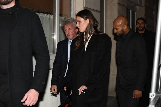 PFW - Sean Penn Leaves Sienna Restaurant Sean Penn and his girlfriend Valeria Nicov leave The Sienna restaurant in Paris, France on October 4, 2025, during Paris Fashion Week. Photo by Florian Poitout ABACAPRESS.COM Paris France  Copyright: xPoitoutxFlorian ABACAx