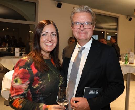 Die Fledermaus Premiere - Theater an der Wien Wien, Theater an der Wien, 04. 10. 2025 Christopher DREXLER mit Frau Iris