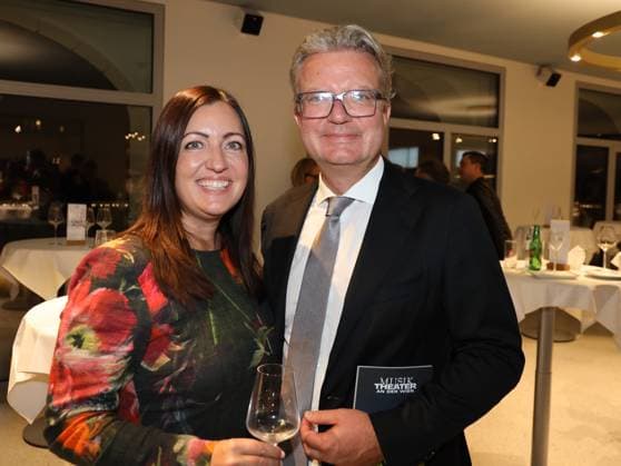 Die Fledermaus Premiere - Theater an der Wien Wien, Theater an der Wien, 04. 10. 2025 Christopher DREXLER mit Frau Iris
