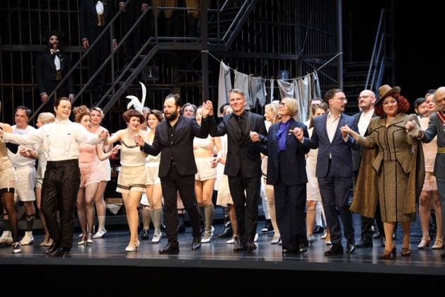 Die Fledermaus Premiere - Theater an der Wien Wien, Theater an der Wien, 04. 10. 2025 Jana KURUCOVA, Kresimir STRAZANAC, Thomas BLONDELLE, Hulkar SABIROVA, Petr POPELKA, Leon KOSAVIC, Stefan HERHEIM