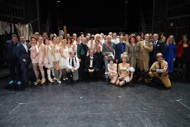 Die Fledermaus Premiere - Theater an der Wien Wien, Theater an der Wien, 04. 10. 2025 Jana KURUCOVA, Kresimir STRAZANAC, Thomas BLONDELLE, Hulkar SABIROVA, Petr POPELKA, Leon KOSAVIC, Alexander STROBELE