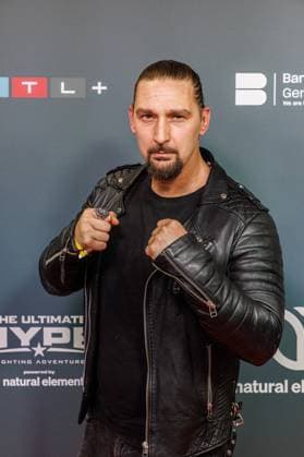 04.10.2025. Oberhausen. The Ultimate HYPE DAS Kampfsport-Event des Jahres kombiniert Realitätsstars, Creator und Profis in einem hochenergetischen Kampfsport-Format. Die Rudolf-Weber-Arena in Oberhausen ist Austragungsort dieses einzigartigen Spektakels, welches die ganze Bandbreite des Kampfsports - Boxen, Kickboxen, MMA, Slapfight, Armwrestling, Wrestling und Bareknuckle - in einer nie dagewesenen Show präsentiert! Hier treffen Profisportler, Experten, Reality Persönlichkeiten und Influencer nach mehrmonatiger Vorbereitung und intensivem Training in Box‘, Kickbox-, MMA‘, Bare‘Knuckle‘, Wrestling‘ und Slap‘Fighting‘Matches aufeinander. Hier: Oberhausen Rudolf-Weber-Arena Nordrhein-Westfalen Deutschland