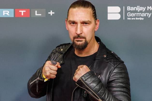 04.10.2025. Oberhausen. The Ultimate HYPE DAS Kampfsport-Event des Jahres kombiniert Realitätsstars, Creator und Profis in einem hochenergetischen Kampfsport-Format. Die Rudolf-Weber-Arena in Oberhausen ist Austragungsort dieses einzigartigen Spektakels, welches die ganze Bandbreite des Kampfsports - Boxen, Kickboxen, MMA, Slapfight, Armwrestling, Wrestling und Bareknuckle - in einer nie dagewesenen Show präsentiert! Hier treffen Profisportler, Experten, Reality Persönlichkeiten und Influencer nach mehrmonatiger Vorbereitung und intensivem Training in Box‘, Kickbox-, MMA‘, Bare‘Knuckle‘, Wrestling‘ und Slap‘Fighting‘Matches aufeinander. Hier: Oberhausen Rudolf-Weber-Arena Nordrhein-Westfalen Deutschland