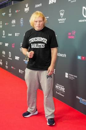 The Ultimate HYPE in Oberhausen Der Neandertaler Frederic Vosgröne beim Box-Event The Ultimate HYPE in der Rudolf-Weber-Arena Oberhausen am 4. Oktober 2025. Oberhausen Rudolf-Weber-Arena Nordrhein-Westfalen