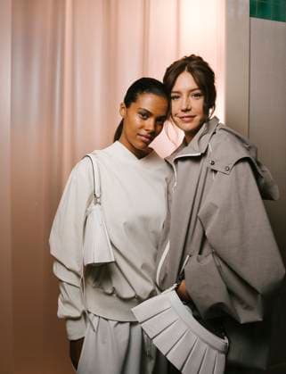 Tina Kunakey et Adele Exarchopoulos au Front Row du défilé Lacoste Collection Femme Prêt à Porter Printemps Eté 2026 lors de la Fashion Week de Paris PFW , au Lycée Carnot, à Paris, France, le 5 octobre 2025 Sam Delpech Bestimage Front Row Lacoste Womenswear Spring Summer 2026 show as part of Paris Fashion Week on October 05, 2025 in Paris, France Paris France  Copyright: xSamxDelpechx xBestimagexSamxDelpechx xBestimagex