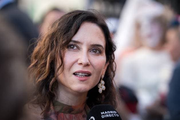 The president of the Community of Madrid, Isabel Diaz Ayuso, attends to the media during the Cavalcade of the Hispanidad, on October 5, 2025, in Madrid Spain The parade, with the participation of more than 1,000 people and groups from 22 Spanish-speaking countries with Argentina as guest country, runs along the Gran Vía from Plaza de Espana to the Palacio de Cibeles and marks the beginning of the Hispanic celebrations, which will last until October 12 05 OCTOBER 2025 Diego Radamé Madrid Madrid Espana Copyright: xDiegoxRadamà sx 7006592