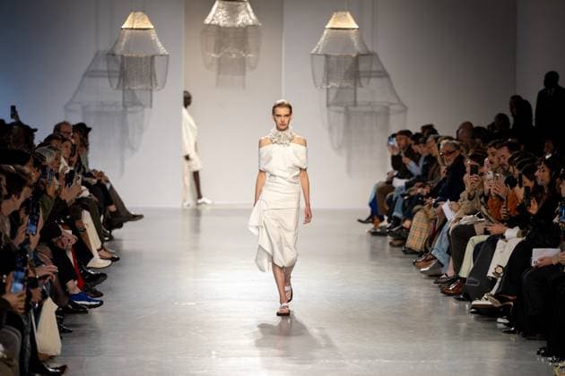 Entertainment Bilder des Tages Runway Niccolo Pasqualetti Womenswear - PFW A model mannequin walks the runway during the Niccolò Pasqualetti Womenswear Spring Summer 2026 show as part of Paris Fashion Week on October 5, 2025 in Paris, France. Photo by Alexis Jumeau ABACAPRESS.COM Paris France  Copyright: xJumeauxAlexis ABACAx