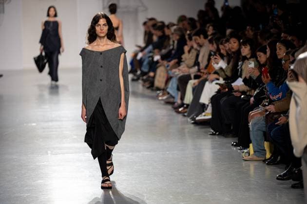 Runway Niccolo Pasqualetti Womenswear - PFW A model mannequin walks the runway during the Niccolò Pasqualetti Womenswear Spring Summer 2026 show as part of Paris Fashion Week on October 5, 2025 in Paris, France. Photo by Alexis Jumeau ABACAPRESS.COM Paris France  Copyright: xJumeauxAlexis ABACAx