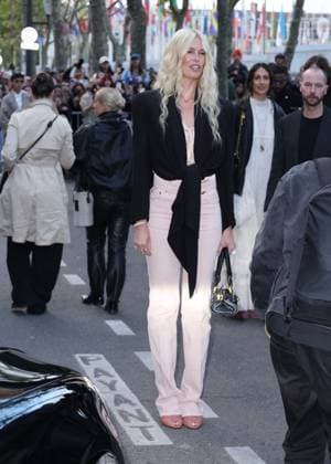 Claudia Schiffer arrives at the Chloe Collection Femme Prêt à Porter Printemps Eté 2026 fashion show as part of Paris Fashion Week PFW in Paris, France, on October 5, 2025 Denis Guignebourg Bestimage Arrivals at the Chloe fashion show as part of Spring Summer 2026 Paris Fashion Week in Paris, France, on October 5, 2025 Paris France  Copyright: xDenisxGuignebourgx xBestimagexDenisxGuignebourgx xBestimagex