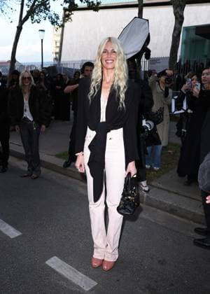 Claudia Schiffer arrives at the Chloe Collection Femme Prêt à Porter Printemps Eté 2026 fashion show as part of Paris Fashion Week PFW in Paris, France, on October 5, 2025 Denis Guignebourg Bestimage Arrivals at the Chloe fashion show as part of Spring Summer 2026 Paris Fashion Week in Paris, France, on October 5, 2025 Paris France  Copyright: xDenisxGuignebourgx xBestimagexDenisxGuignebourgx xBestimagex