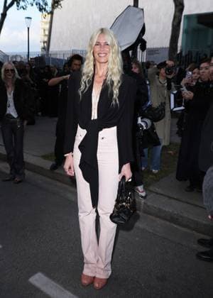 Claudia Schiffer arrives at the Chloe Collection Femme Prêt à Porter Printemps Eté 2026 fashion show as part of Paris Fashion Week PFW in Paris, France, on October 5, 2025 Denis Guignebourg Bestimage Arrivals at the Chloe fashion show as part of Spring Summer 2026 Paris Fashion Week in Paris, France, on October 5, 2025 Paris France  Copyright: xDenisxGuignebourgx xBestimagexDenisxGuignebourgx xBestimagex