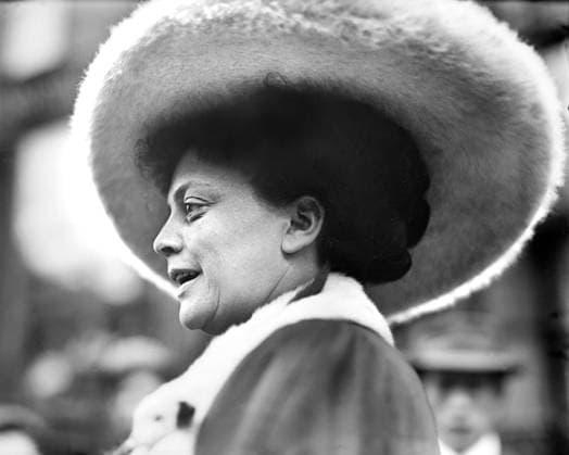Suffrage Movement Suffragette Trixie Friganza making Suffrage Speech, New York City, New York, USA, Bain News Service, October 1908 Copyright: xJTxVintagex