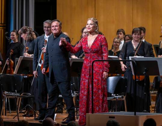 05.10..2025, Internationales Klassikfestival: Festival der Nationen 2025, im Kurhaus Bad Wörishofen (Unterallgäu), Abschlussgala: Arienabend mit Elena Garanca (Mezzosopran), Dirigent Karel Mark Chichon, Janacek Philharmonic Orchestra Prag, 05.10.2025, Klassikfestival Bad Wörishofen 05.10.2025, Klassikfestival Bad Wörishofen