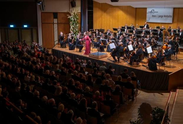 05.10..2025, Internationales Klassikfestival: Festival der Nationen 2025, im Kurhaus Bad Wörishofen (Unterallgäu), Abschlussgala: Arienabend mit Elena Garanca (Mezzosopran), Dirigent Karel Mark Chichon, Janacek Philharmonic Orchestra Prag, 05.10.2025, Klassikfestival Bad Wörishofen 05.10.2025, Klassikfestival Bad Wörishofen
