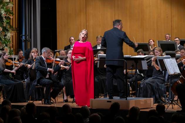 05.10..2025, Internationales Klassikfestival: Festival der Nationen 2025, im Kurhaus Bad Wörishofen (Unterallgäu), Abschlussgala: Arienabend mit Elena Garanca (Mezzosopran), Dirigent Karel Mark Chichon, Janacek Philharmonic Orchestra Prag, 05.10.2025, Klassikfestival Bad Wörishofen 05.10.2025, Klassikfestival Bad Wörishofen