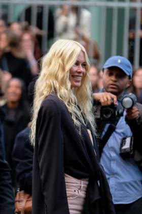 PFW - Chloe Outside Arrivals Claudia Schiffer arrives at the Chloe fashion show during the Womenswear Spring Summer 2026 as part of Paris Fashion Week on October 05, 2025 in Paris, France. Photo by Robin Psaila ABACAPRESS.COM Paris France  Copyright: xPsailaxRobin ABACAx