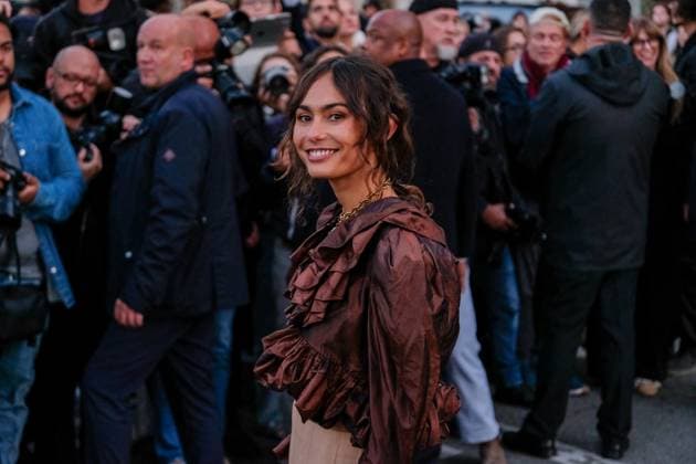 PFW - Chloe Outside Arrivals Guest Guest arrives at the Chloe fashion show during the Womenswear Spring Summer 2026 as part of Paris Fashion Week on October 05, 2025 in Paris, France. Photo by Robin Psaila ABACAPRESS.COM Paris France  Copyright: xPsailaxRobin ABACAx