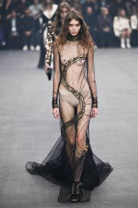 PFW Valentino Runway A model walks the runway during the Valentino Womenswear Spring Summer 2026 show as part of Paris Fashion Week in Paris, France on October 05, 2025. Photo by Aurore Marechal ABACAPRESS.COM Paris France  Copyright: xMarechalxAurore ABACAx