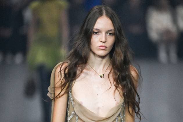 PFW Valentino Runway A model walks the runway during the Valentino Womenswear Spring Summer 2026 show as part of Paris Fashion Week in Paris, France on October 05, 2025. Photo by Aurore Marechal ABACAPRESS.COM Paris France  Copyright: xMarechalxAurore ABACAx