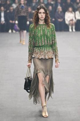 PFW Valentino Runway A model walks the runway during the Valentino Womenswear Spring Summer 2026 show as part of Paris Fashion Week in Paris, France on October 05, 2025. Photo by Aurore Marechal ABACAPRESS.COM Paris France  Copyright: xMarechalxAurore ABACAx