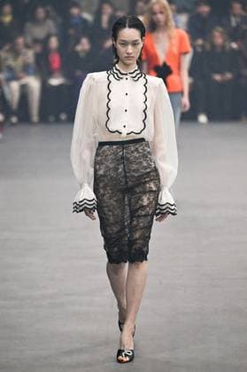PFW Valentino Runway A model walks the runway during the Valentino Womenswear Spring Summer 2026 show as part of Paris Fashion Week in Paris, France on October 05, 2025. Photo by Aurore Marechal ABACAPRESS.COM Paris France  Copyright: xMarechalxAurore ABACAx
