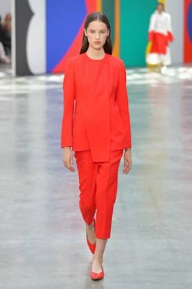 PFW - Akris Runway A model walks the runway during the Akris Womenswear Spring Summer 2026 show as part of Paris Fashion Week on October 05, 2025 in Paris, France. Photo by Alain-Gil Gonzalez ABACAPRESS.COM Paris France  Copyright: xGonzalezxAlain-Gil ABACAx