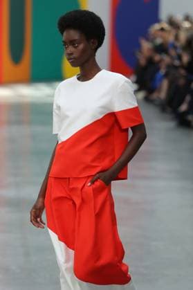 PFW - Akris Runway A model walks the runway during the Akris Womenswear Spring Summer 2026 show as part of Paris Fashion Week on October 05, 2025 in Paris, France. Photo by Alain-Gil Gonzalez ABACAPRESS.COM Paris France  Copyright: xGonzalezxAlain-Gil ABACAx