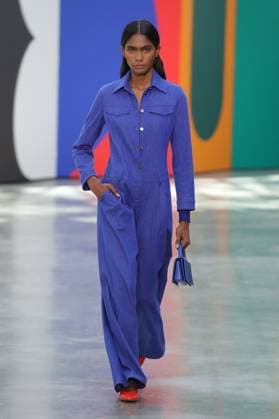 PFW - Akris Runway A model walks the runway during the Akris Womenswear Spring Summer 2026 show as part of Paris Fashion Week on October 05, 2025 in Paris, France. Photo by Alain-Gil Gonzalez ABACAPRESS.COM Paris France  Copyright: xGonzalezxAlain-Gil ABACAx