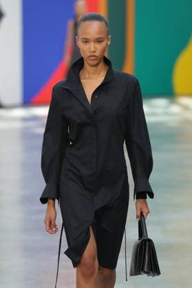 PFW - Akris Runway A model walks the runway during the Akris Womenswear Spring Summer 2026 show as part of Paris Fashion Week on October 05, 2025 in Paris, France. Photo by Alain-Gil Gonzalez ABACAPRESS.COM Paris France  Copyright: xGonzalezxAlain-Gil ABACAx