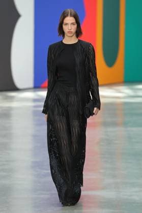 PFW - Akris Runway A model walks the runway during the Akris Womenswear Spring Summer 2026 show as part of Paris Fashion Week on October 05, 2025 in Paris, France. Photo by Alain-Gil Gonzalez ABACAPRESS.COM Paris France  Copyright: xGonzalezxAlain-Gil ABACAx