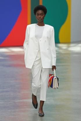 PFW - Akris Runway A model walks the runway during the Akris Womenswear Spring Summer 2026 show as part of Paris Fashion Week on October 05, 2025 in Paris, France. Photo by Alain-Gil Gonzalez ABACAPRESS.COM Paris France  Copyright: xGonzalezxAlain-Gil ABACAx