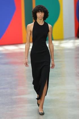 PFW - Akris Runway A model walks the runway during the Akris Womenswear Spring Summer 2026 show as part of Paris Fashion Week on October 05, 2025 in Paris, France. Photo by Alain-Gil Gonzalez ABACAPRESS.COM Paris France  Copyright: xGonzalezxAlain-Gil ABACAx