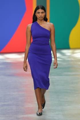 PFW - Akris Runway A model walks the runway during the Akris Womenswear Spring Summer 2026 show as part of Paris Fashion Week on October 05, 2025 in Paris, France. Photo by Alain-Gil Gonzalez ABACAPRESS.COM Paris France  Copyright: xGonzalezxAlain-Gil ABACAx
