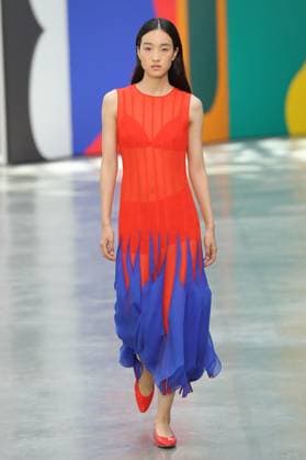 PFW - Akris Runway A model walks the runway during the Akris Womenswear Spring Summer 2026 show as part of Paris Fashion Week on October 05, 2025 in Paris, France. Photo by Alain-Gil Gonzalez ABACAPRESS.COM Paris France  Copyright: xGonzalezxAlain-Gil ABACAx