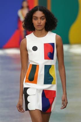 PFW - Akris Runway A model walks the runway during the Akris Womenswear Spring Summer 2026 show as part of Paris Fashion Week on October 05, 2025 in Paris, France. Photo by Alain-Gil Gonzalez ABACAPRESS.COM Paris France  Copyright: xGonzalezxAlain-Gil ABACAx